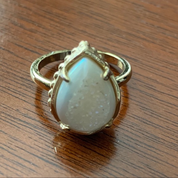 Kendra Scott Jewelry - Kendra Scott pear shaped cocktail ring